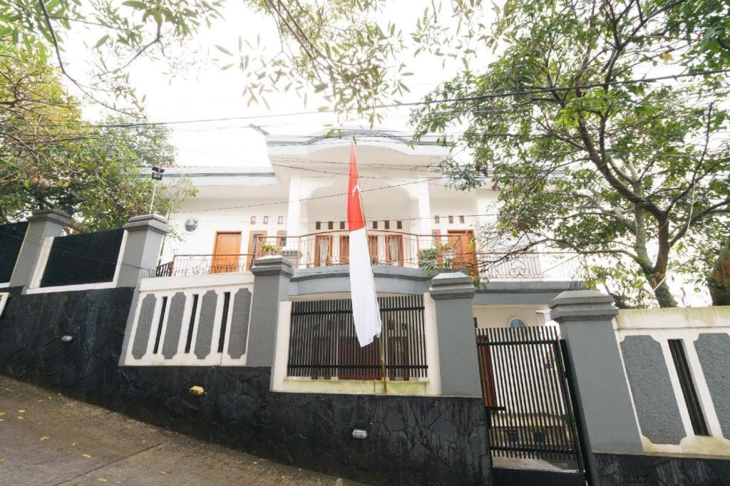 Oyo 91561 Gandhi Hotel Bandung Esterno foto