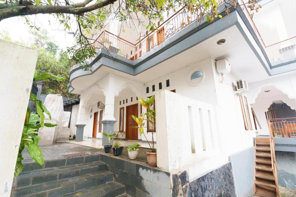 Oyo 91561 Gandhi Hotel Bandung Esterno foto