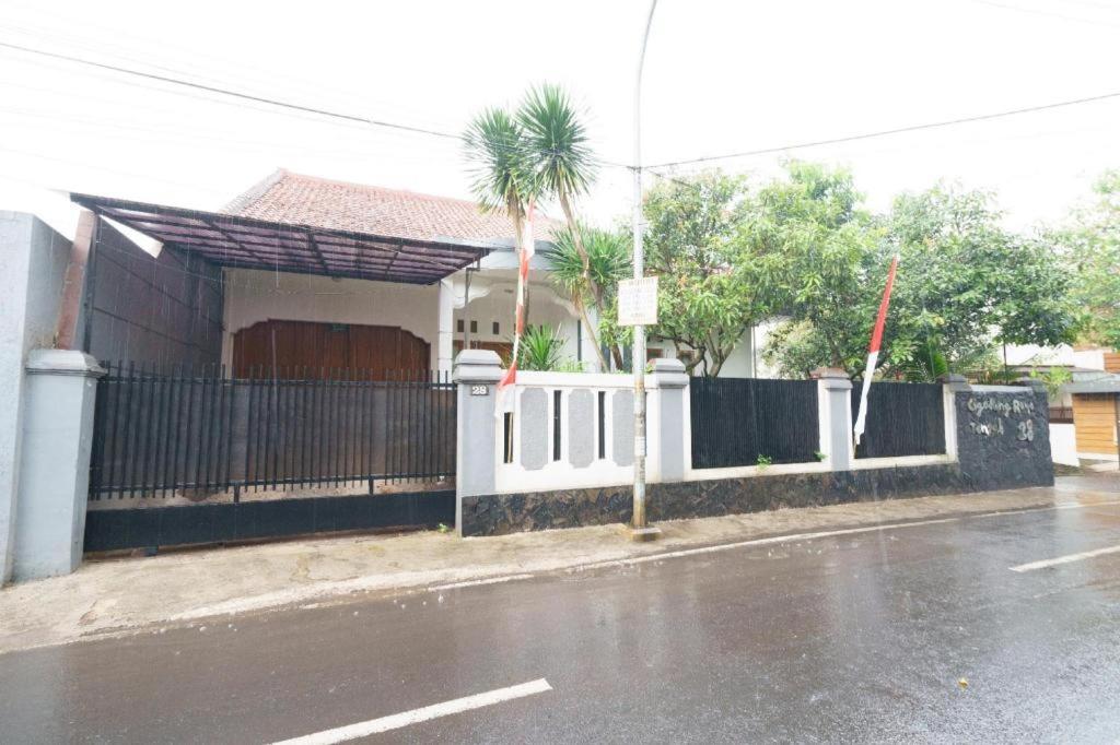 Oyo 91561 Gandhi Hotel Bandung Esterno foto